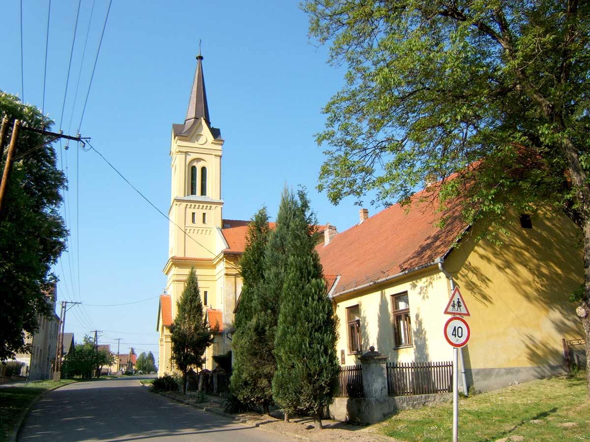 Katolikus templom -Mozsgó