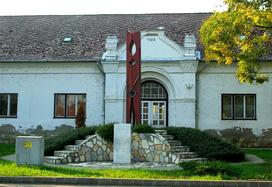 Emlékmű Abádszalók