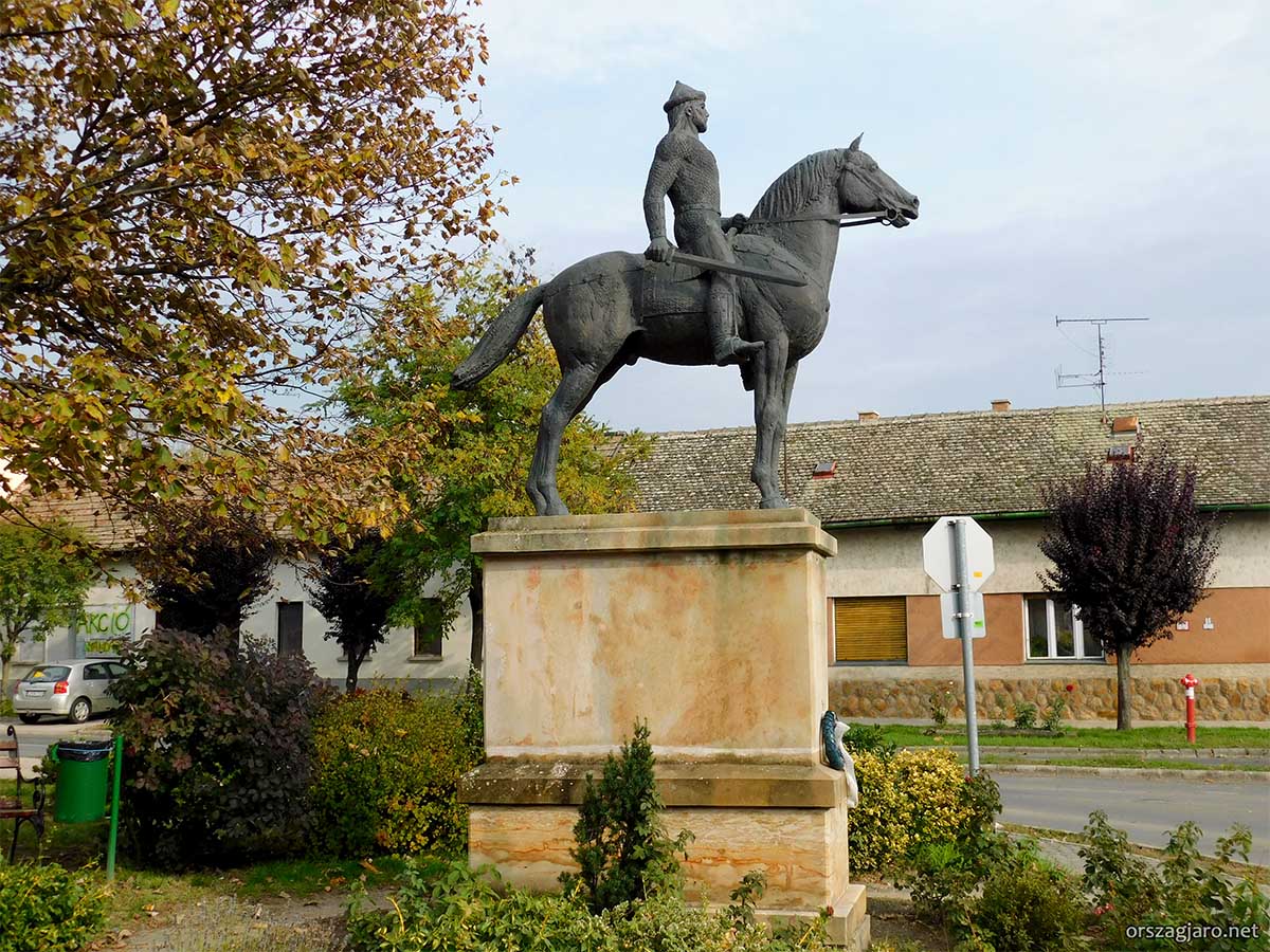 Géza fejedelem lovas szobra - Verőce