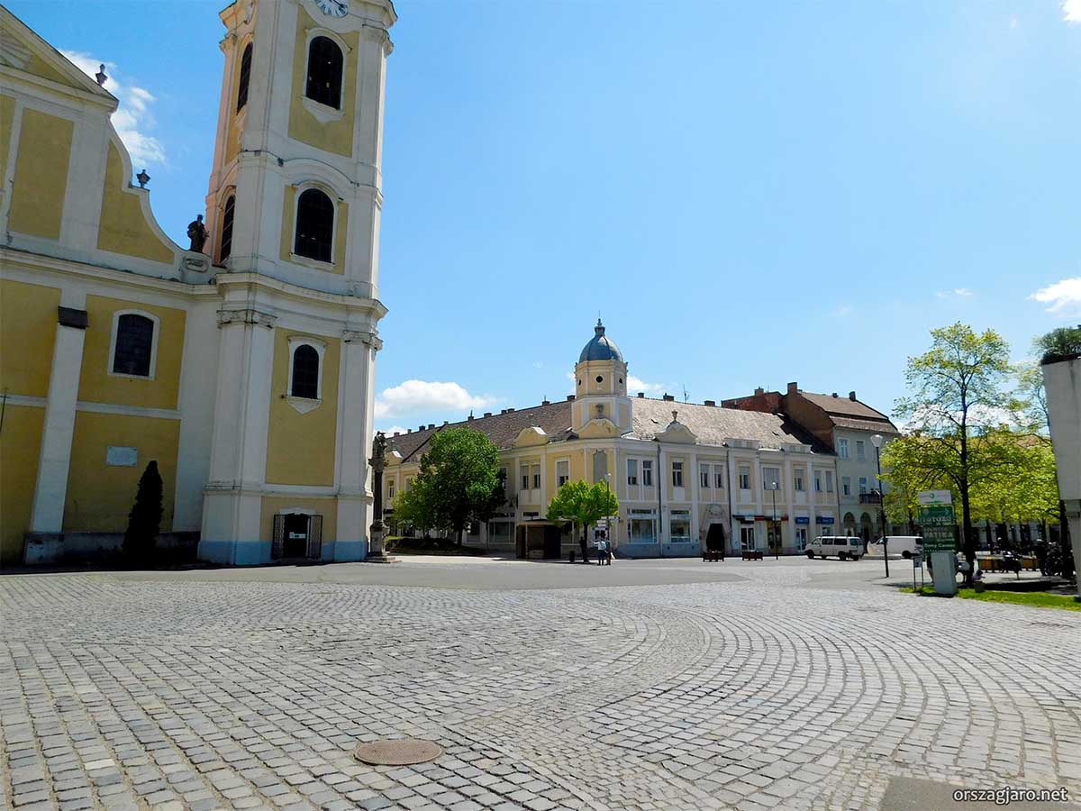 Gyöngyös - Fő tér