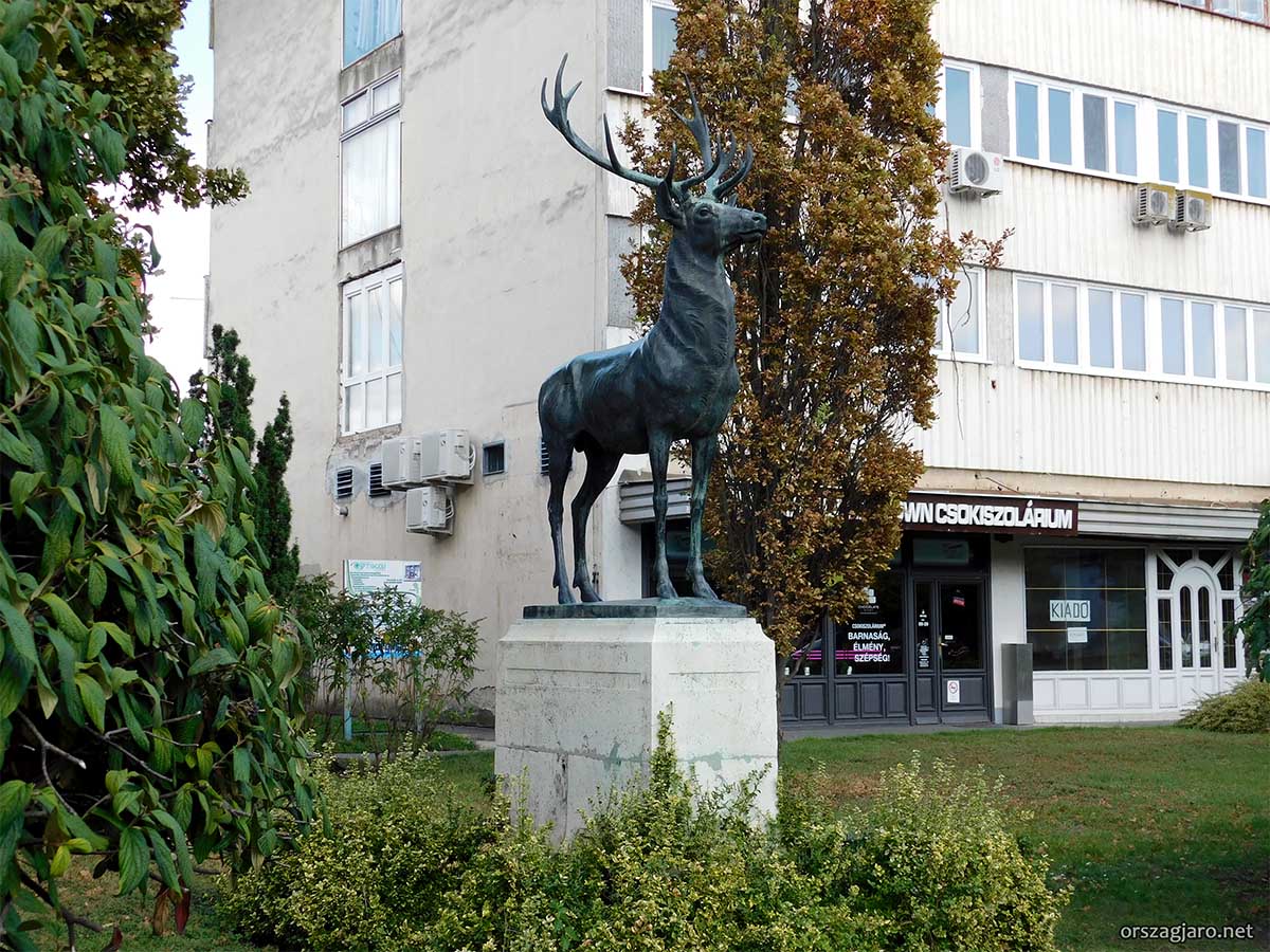 Szarvas szobor - Szarvas