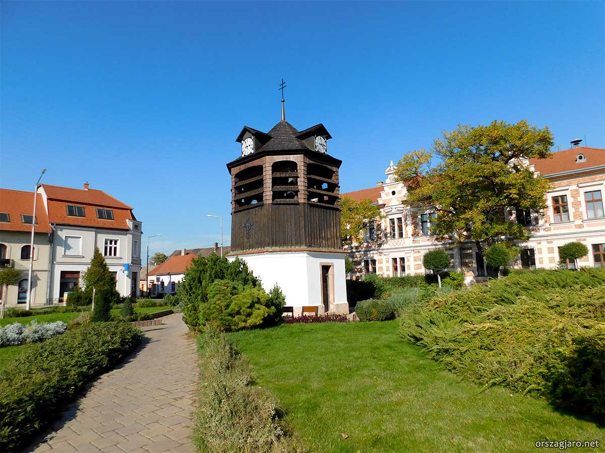 Harangláb - Tata