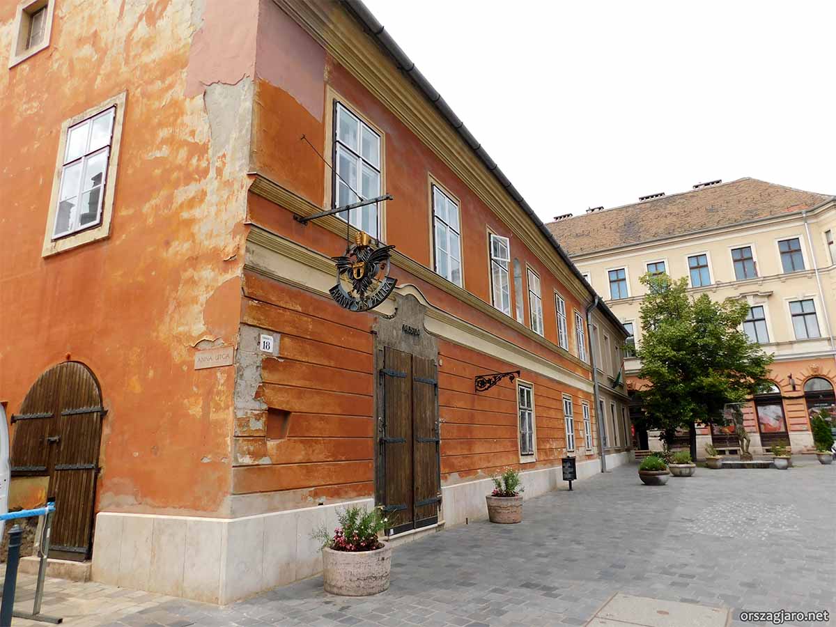 Arany sas patika múzeum