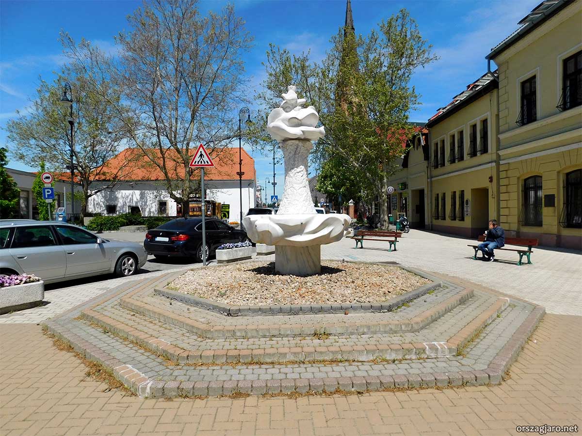 János Vitéz díszkút - Ráckeve