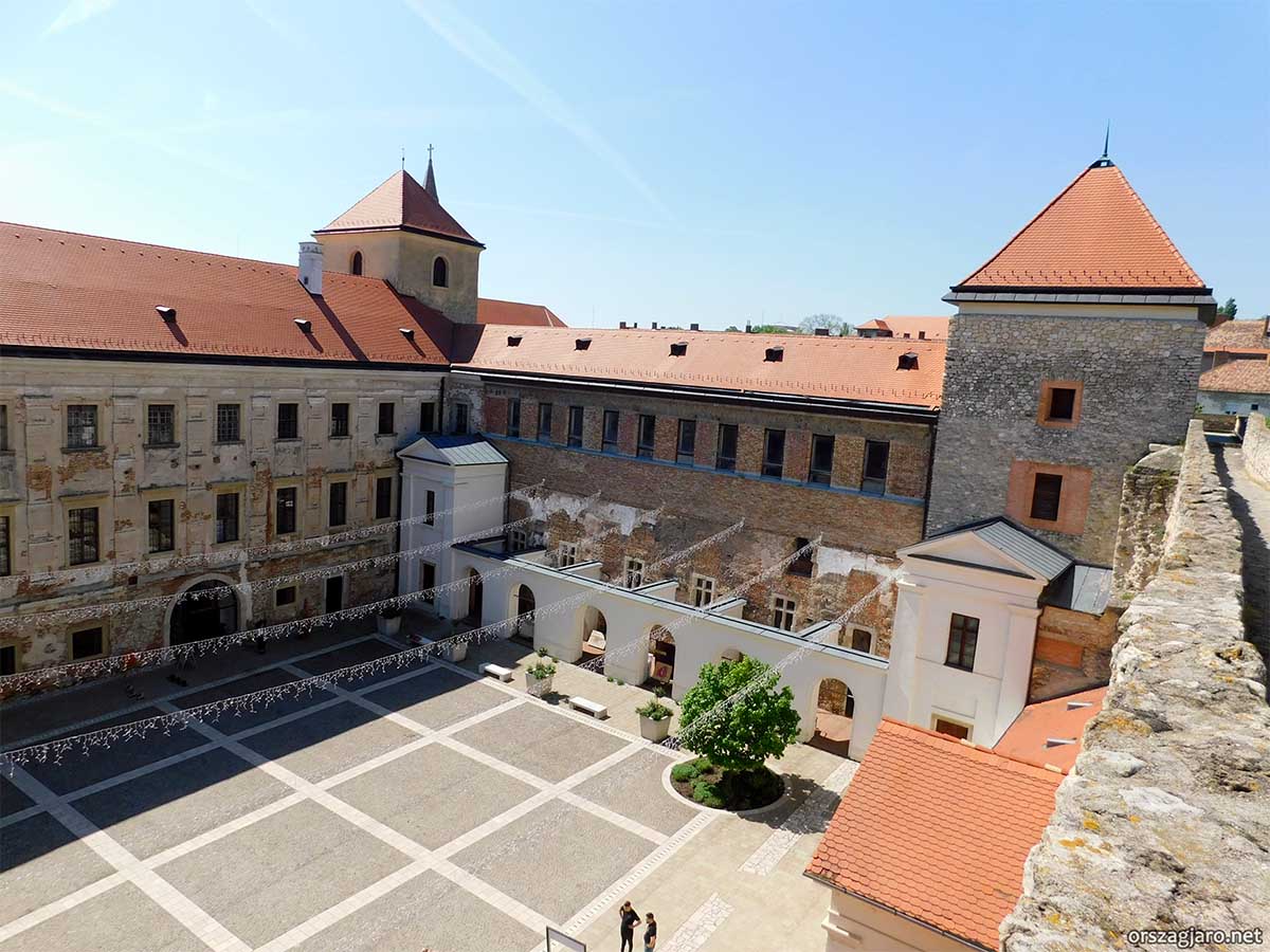 Thury-vár - Várpalota