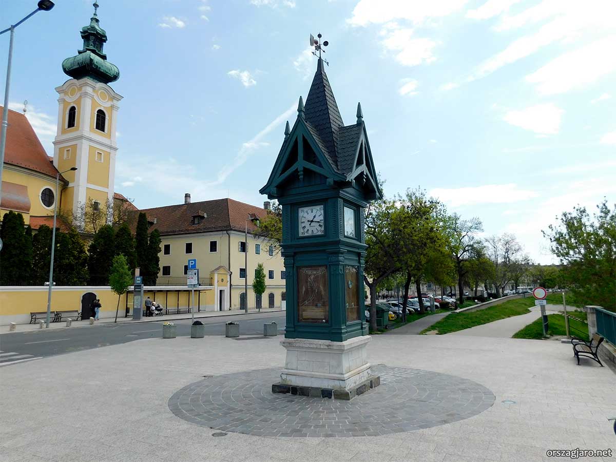 Időjelző torony - Győr