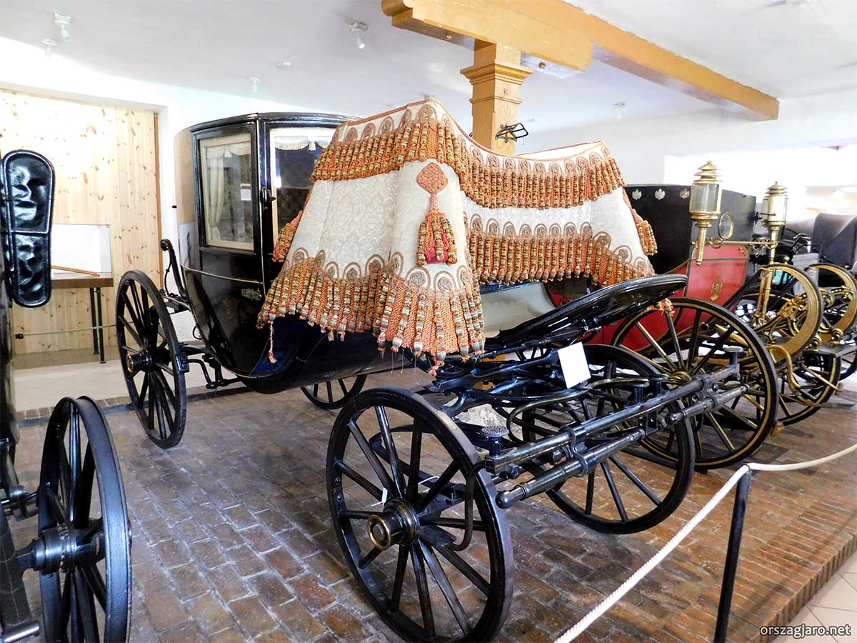 Cifra istálló és kocsimúzeum